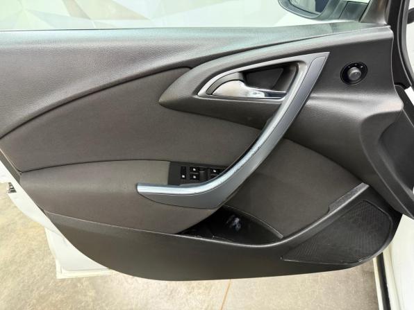 Opel Astra J Рестайлинг с пробегом 2012 года, цена 580 000 рублей, 230236 км, седан, Автокод Объявления