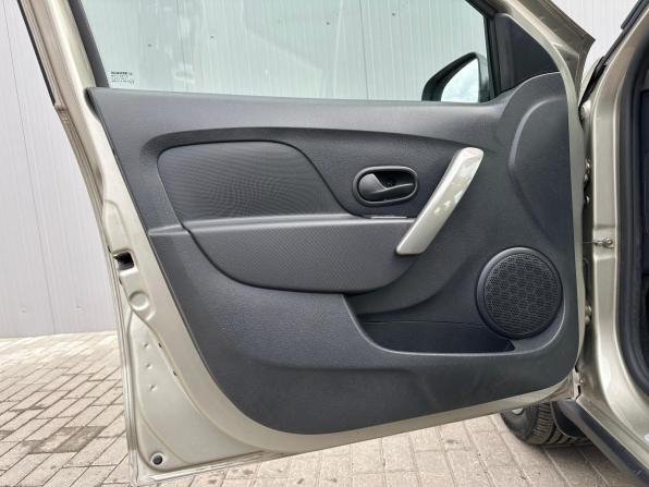 Renault Sandero II Рестайлинг с пробегом 2021 года, цена 1 502 000 рублей, 17700 км, хэтчбек, Автокод Объявления