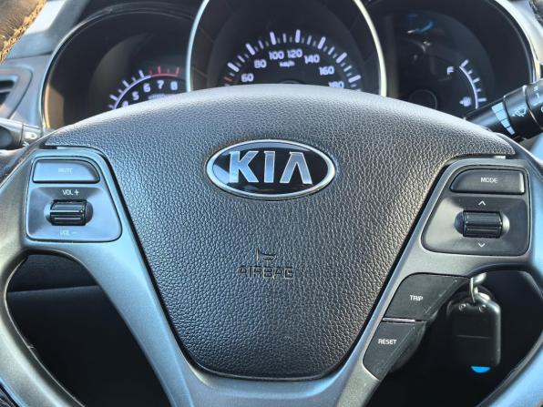 Kia Rio III Рестайлинг с пробегом 2017 года, цена 810 000 рублей, 230000 км, седан, Автокод Объявления