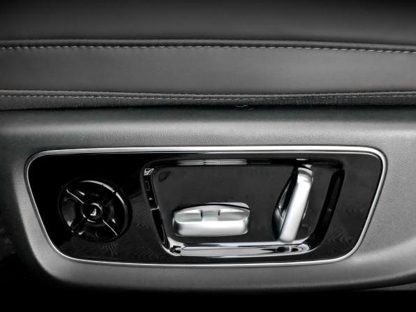 Li Auto (Lixiang) L9 I Рестайлинг с пробегом 2024 года, цена 7 463 000 рублей, 31720 км, внедорожник, Автокод Объявления