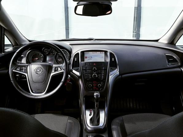 Opel Astra J с пробегом 2011 года, цена 642 000 рублей, 198227 км, хэтчбек, Автокод Объявления