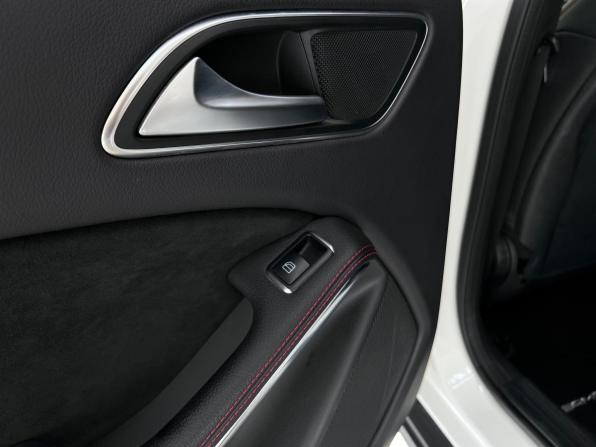 Mercedes-Benz GLA I (X156) Рестайлинг с пробегом 2019 года, цена 2 850 000 рублей, 64977 км, внедорожник, Автокод Объявления