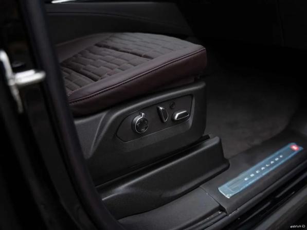 Cadillac Escalade V с пробегом 2024 года, цена 23 500 000 рублей, 18 км, внедорожник, Автокод Объявления