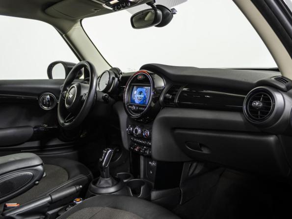 Mini Hatch III (F55/F56) Рестайлинг с пробегом 2019 года, цена 2 088 000 рублей, 55000 км, хэтчбек, Автокод Объявления