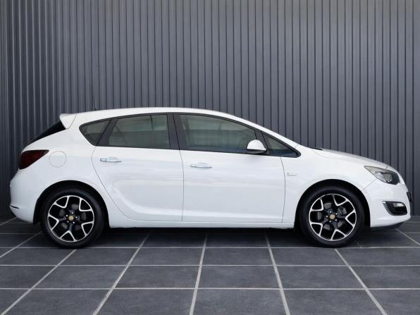 Opel Astra J с пробегом 2012 года, цена 687 000 рублей, 220877 км, хэтчбек, Автокод Объявления