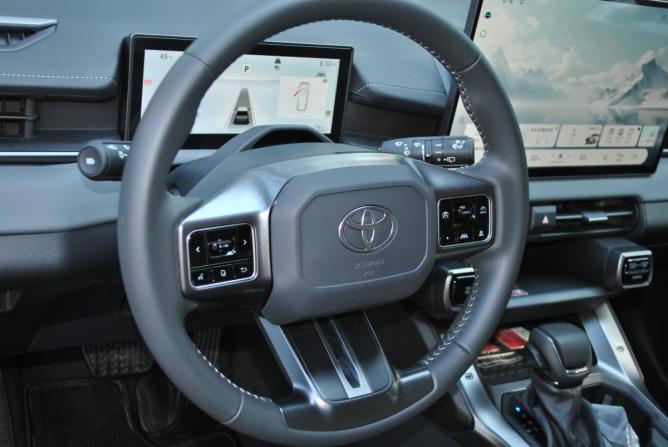 Toyota RAV4 VI (XA60) с пробегом 2026 года, цена 4 390 000 рублей, 10 км, внедорожник, Автокод Объявления