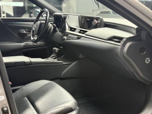 Lexus ES VII с пробегом 2020 года, цена 3 100 000 рублей, 82823 км, седан, Автокод Объявления