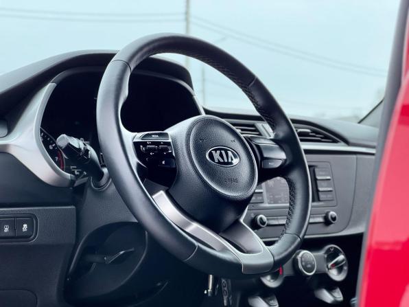 Kia Rio IV Рестайлинг с пробегом 2021 года, цена 1 490 000 рублей, 97962 км, седан, Автокод Объявления