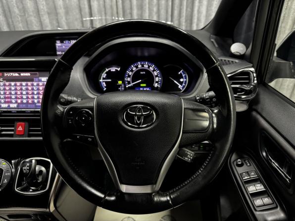Toyota Esquire I с пробегом 2016 года, цена 1 750 000 рублей, 251872 км, минивэн, Автокод Объявления