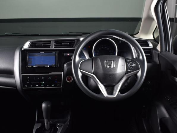Honda Fit III Рестайлинг с пробегом 2018 года, цена 989 995 рублей, 168884 км, хэтчбек, Автокод Объявления