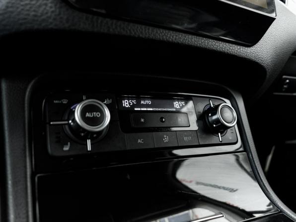 Volkswagen Touareg II с пробегом 2011 года, цена 1 585 000 рублей, 308105 км, внедорожник, Автокод Объявления