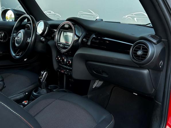 Mini Hatch III (F55/F56) Рестайлинг с пробегом 2021 года, цена 2 220 700 рублей, 108117 км, хэтчбек, Автокод Объявления
