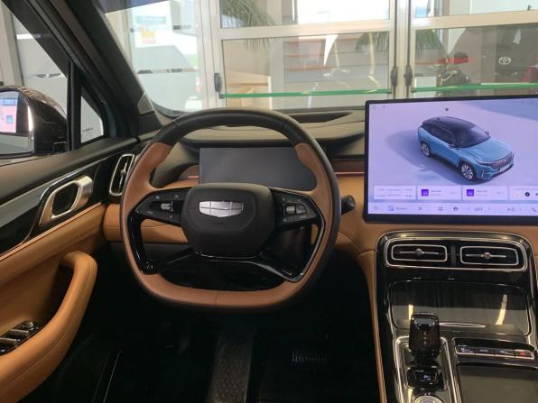 Geely Atlas II с пробегом 2025 года, цена 2 600 000 рублей, 25568 км, внедорожник, Автокод Объявления
