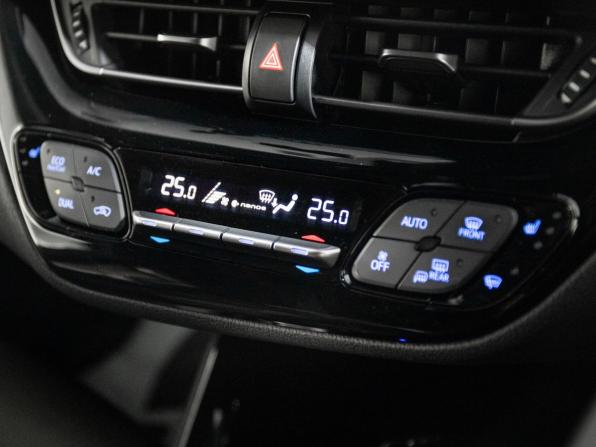 Toyota C-HR I Рестайлинг с пробегом 2019 года, цена 1 745 500 рублей, 64428 км, внедорожник, Автокод Объявления