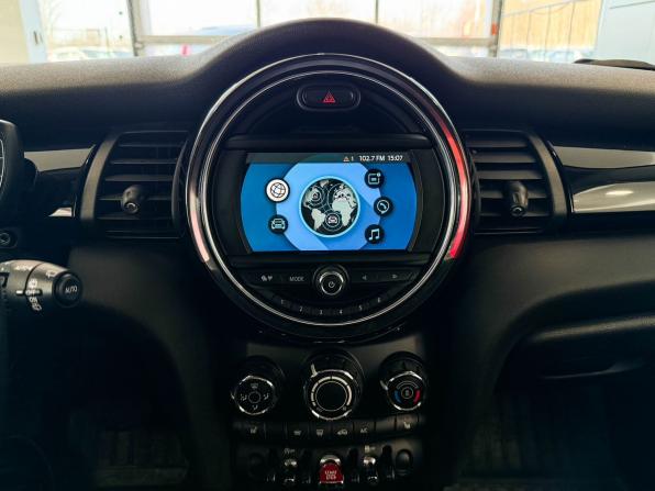 Mini Hatch III (F55/F56) Рестайлинг с пробегом 2019 года, цена 1 747 000 рублей, 48076 км, хэтчбек, Автокод Объявления