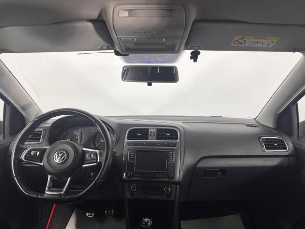 Volkswagen Polo V Рестайлинг с пробегом 2018 года, цена 1 056 000 рублей, 168900 км, седан, Автокод Объявления