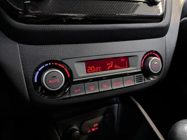 Kia Rio III Рестайлинг с пробегом 2015 года, цена 1 230 000 рублей, 97330 км, седан, Автокод Объявления
