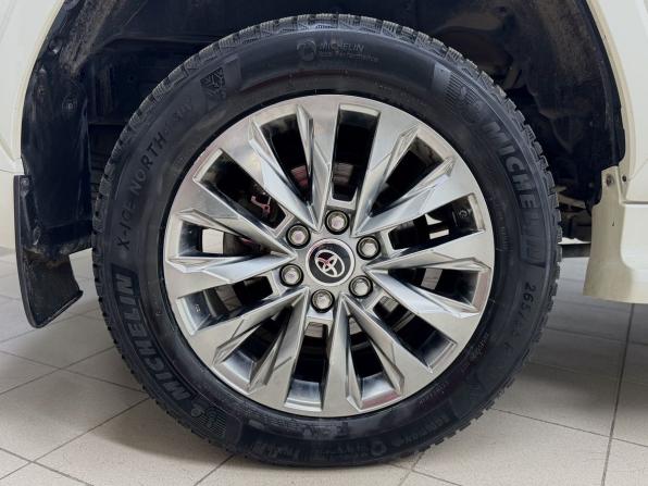 Toyota Land Cruiser 300 Series с пробегом 2021 года, цена 9 660 000 рублей, 120695 км, внедорожник, Автокод Объявления