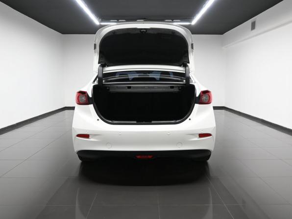 Mazda 3 III (BM) Рестайлинг с пробегом 2018 года, цена 1 845 000 рублей, 72800 км, седан, Автокод Объявления