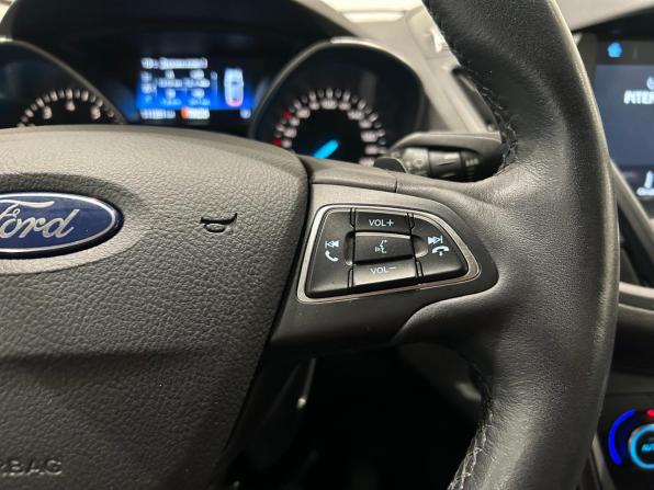 Ford Kuga II Рестайлинг с пробегом 2017 года, цена 1 449 000 рублей, 111979 км, внедорожник, Автокод Объявления