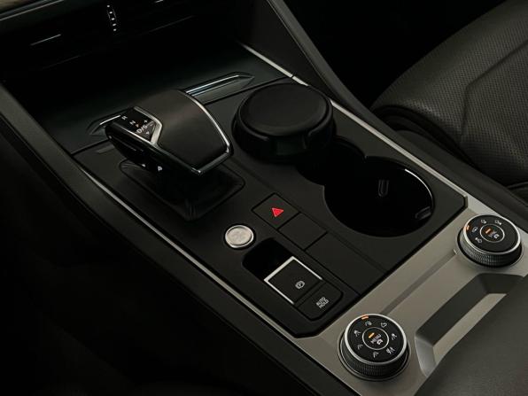 Volkswagen Touareg III с пробегом 2018 года, цена 4 700 000 рублей, 236000 км, внедорожник, Автокод Объявления