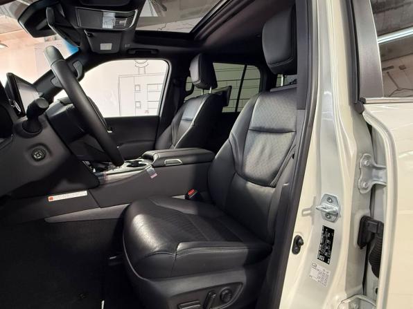 Toyota Land Cruiser 300 Series с пробегом 2024 года, цена 13 900 000 рублей, 6000 км, внедорожник, Автокод Объявления