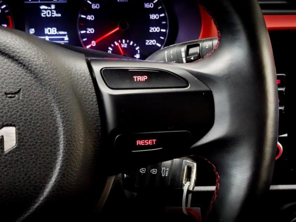 Kia Rio IV Рестайлинг с пробегом 2021 года, цена 1 785 000 рублей, 113102 км, хэтчбек, Автокод Объявления