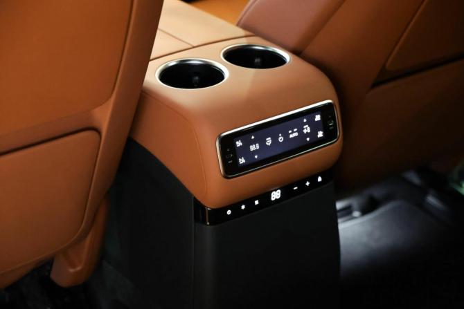 Новый Li Auto (Lixiang) L9 I Рестайлинг 2025 года, цена 11 990 000 рублей, внедорожник, Автокод Объявления