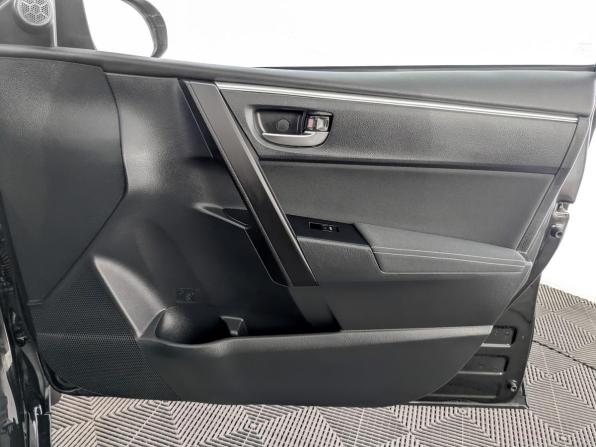 Toyota Corolla XI (E160 E170 E180) Рестайлинг 1 с пробегом 2018 года, цена 1 945 000 рублей, 49594 км, седан, Автокод Объявления