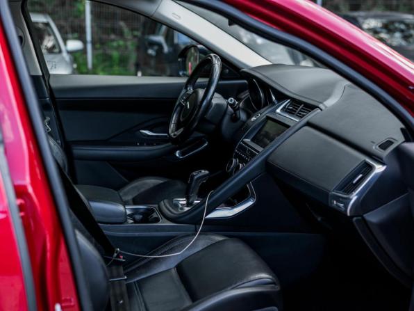 Jaguar E-Pace I с пробегом 2018 года, цена 2 220 000 рублей, 215253 км, внедорожник, Автокод Объявления
