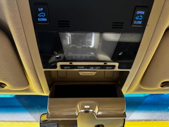Toyota Land Cruiser 200 Series Рестайлинг 2 с пробегом 2015 года, цена 3 799 000 рублей, 330000 км, внедорожник, Автокод Объявления