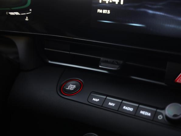 Hyundai Elantra VII (CN7) Рестайлинг с пробегом 2024 года, цена 2 399 000 рублей, 22900 км, седан, Автокод Объявления