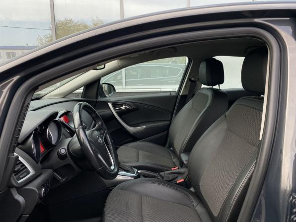 Opel Astra J Рестайлинг с пробегом 2012 года, цена 749 000 рублей, 237345 км, хэтчбек, Автокод Объявления