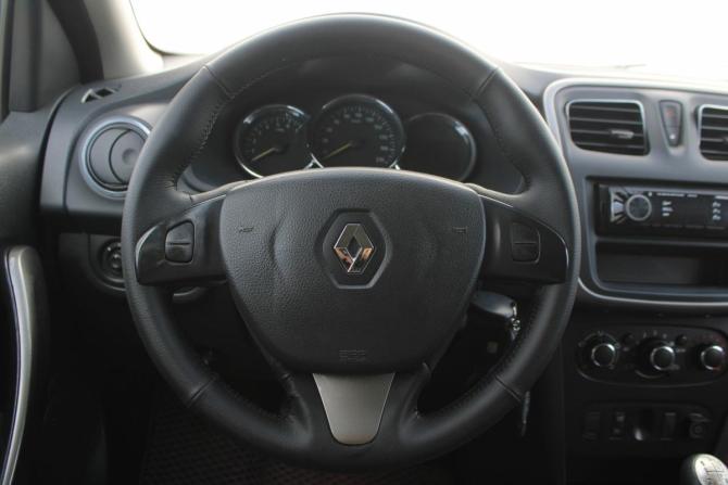 Renault Sandero II с пробегом 2015 года, цена 650 000 рублей, 156000 км, хэтчбек, Автокод Объявления