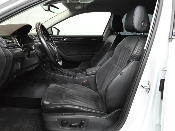 Skoda Superb III Рестайлинг с пробегом 2022 года, цена 2 450 000 рублей, 208525 км, лифтбек, Автокод Объявления