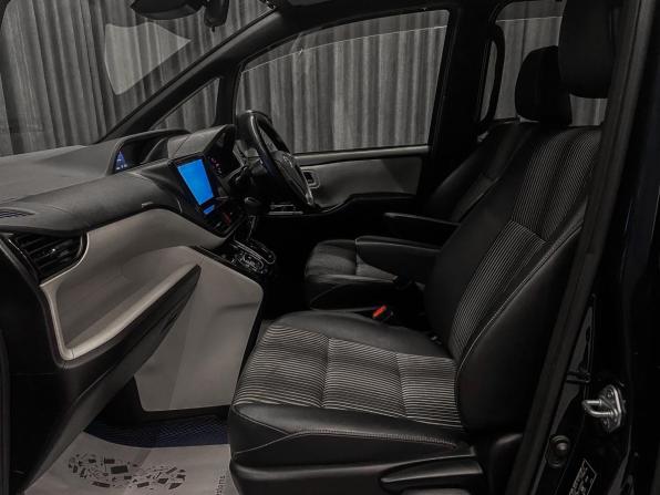 Toyota Noah III (R80) Рестайлинг с пробегом 2019 года, цена 2 150 000 рублей, 65211 км, минивэн, Автокод Объявления