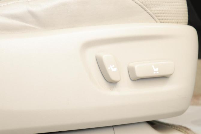 Toyota Land Cruiser Prado 150 Series с пробегом 2011 года, цена 3 089 000 рублей, 302500 км, внедорожник, Автокод Объявления