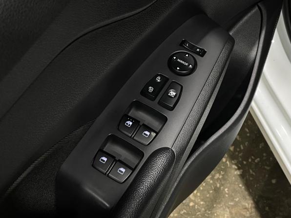 Hyundai Solaris II с пробегом 2017 года, цена 1 025 000 рублей, 88547 км, седан, Автокод Объявления