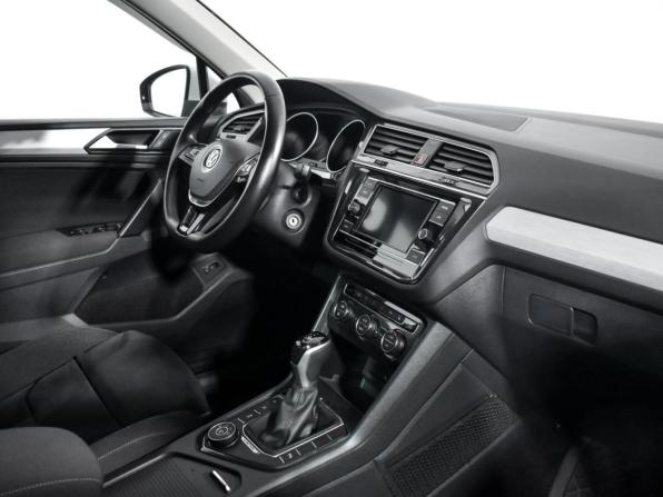 Volkswagen Tiguan II с пробегом 2017 года, цена 2 376 000 рублей, 131243 км, внедорожник, Автокод Объявления
