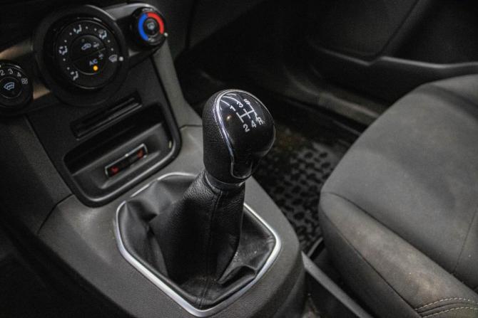 Ford Fiesta Mk6 Рестайлинг с пробегом 2015 года, цена 539 000 рублей, 161430 км, хэтчбек, Автокод Объявления