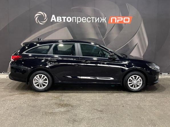 Hyundai i30 III Рестайлинг 2 с пробегом 2023 года, цена 2 330 000 рублей, 924 км, универсал, Автокод Объявления