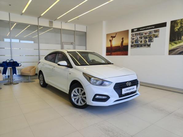 Hyundai Solaris II с пробегом 2017 года, цена 910 000 рублей, 207860 км, седан, Автокод Объявления
