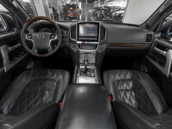Toyota Land Cruiser 200 Series Рестайлинг 2 с пробегом 2018 года, цена 6 790 000 рублей, 240208 км, внедорожник, Автокод Объявления