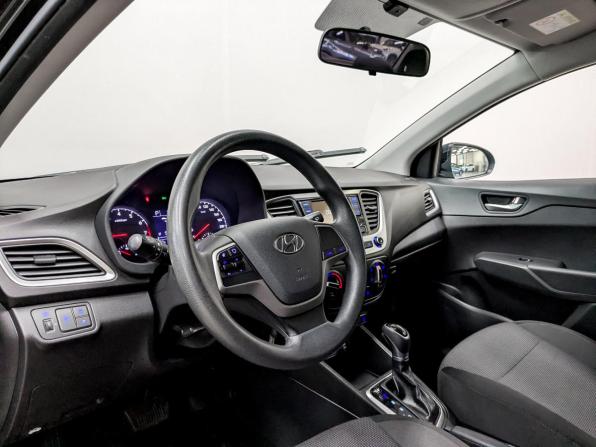 Hyundai Solaris II с пробегом 2017 года, цена 1 015 000 рублей, 226605 км, седан, Автокод Объявления