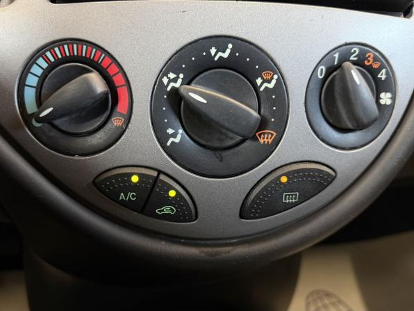 Ford Focus I Рестайлинг с пробегом 2005 года, цена 199 000 рублей, 287886 км, седан, Автокод Объявления