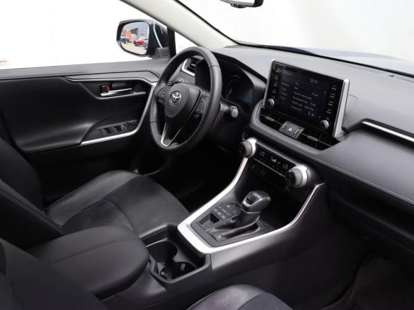 Toyota RAV4 V (XA50) с пробегом 2021 года, цена 3 399 000 рублей, 102028 км, внедорожник, Автокод Объявления