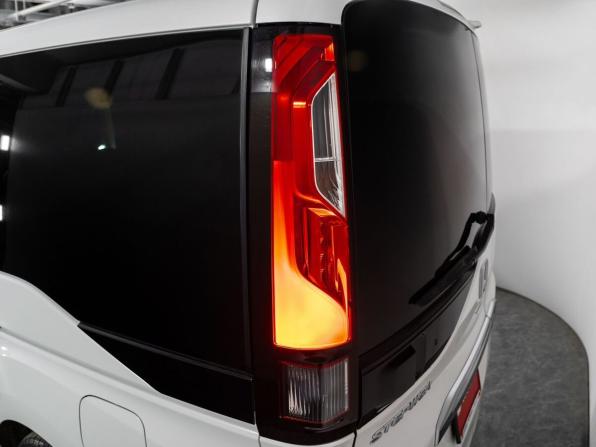 Honda Stepwgn V с пробегом 2015 года, цена 1 649 500 рублей, 129000 км, минивэн, Автокод Объявления