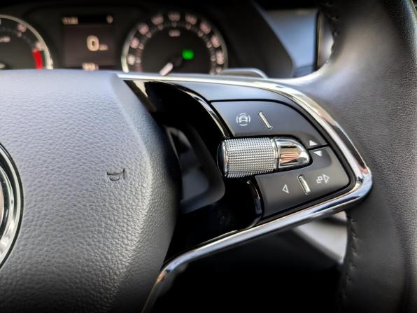Skoda Octavia IV (A8) с пробегом 2021 года, цена 2 355 000 рублей, 43099 км, лифтбек, Автокод Объявления