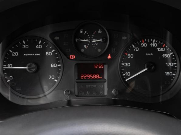 Peugeot Partner II Рестайлинг 2 с пробегом 2017 года, цена 930 000 рублей, 229588 км, фургон, Автокод Объявления