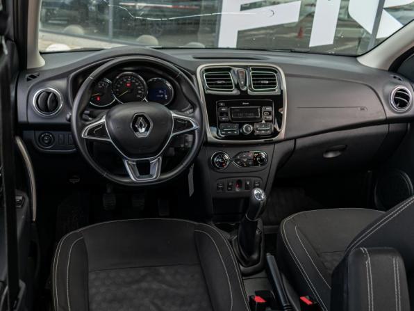 Renault Logan II Рестайлинг с пробегом 2018 года, цена 980 000 рублей, 82156 км, седан, Автокод Объявления